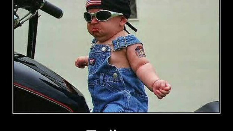 Юный байкер весь в папу