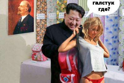 Ким демонстрирует новый рюкзак 