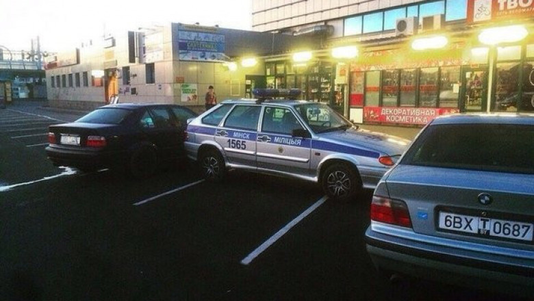 Заблокированный милицейский патруль 