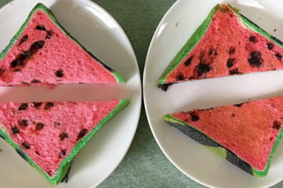 Хлеб в виде квадратных арбузов 