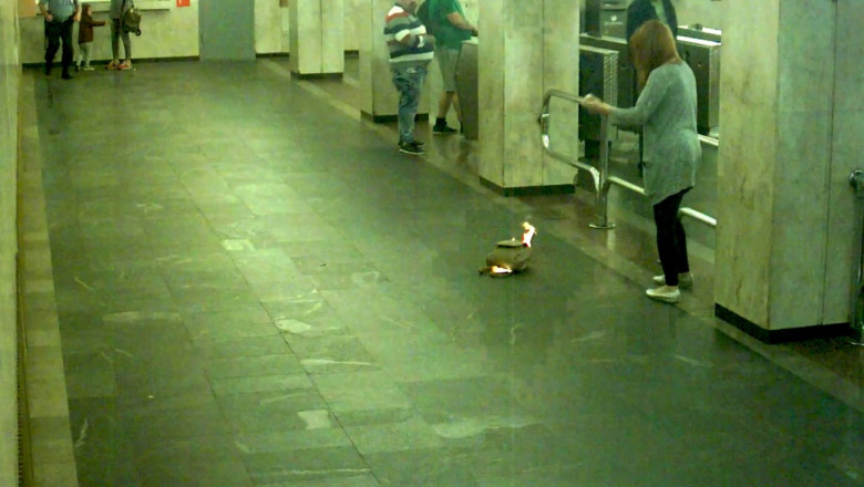 От аккумулятора электронной сигареты вспыхнул рюкзак 