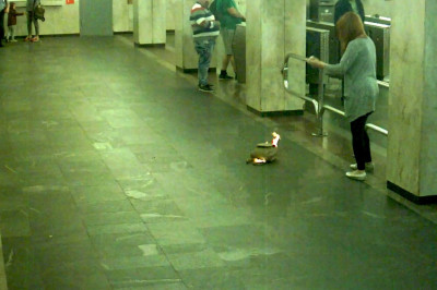 От аккумулятора электронной сигареты вспыхнул рюкзак 