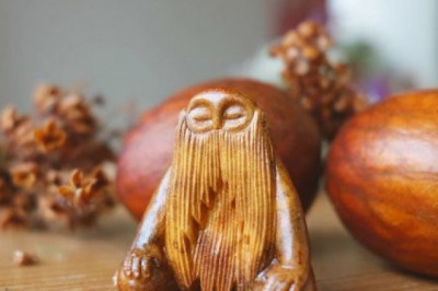 Миниатюрные скульптуры из косточек авокадо 