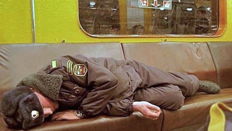 Сотрудники полиции на службе 