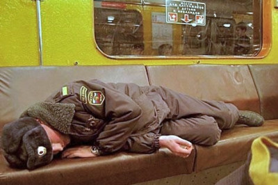 Сотрудники полиции на службе 