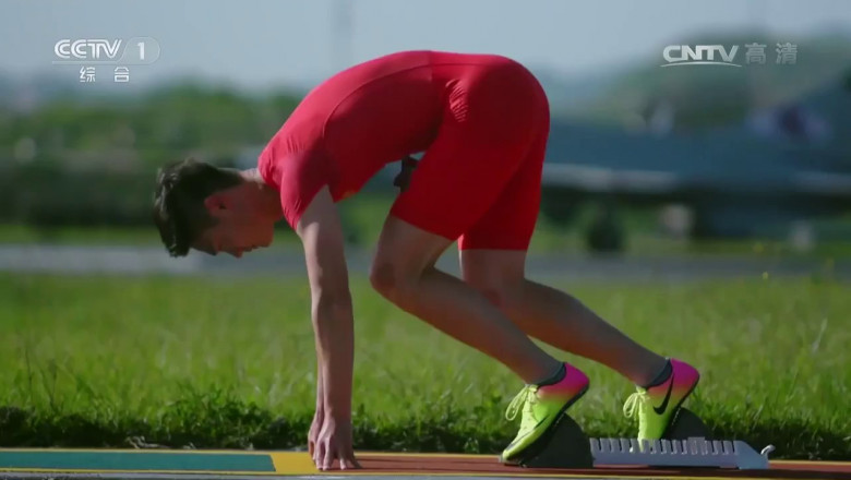 Китаец обогнал истребитель 