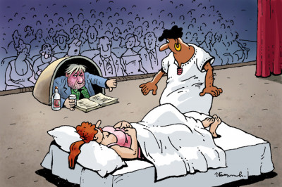 Побольше страсти! - говорит режиссер оперному тенору. - Неужели вы никогда не любили? 