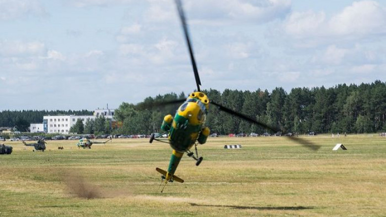 Вертолёт задел землю 