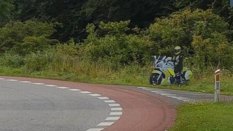 Сотрудники полиции в засаде 