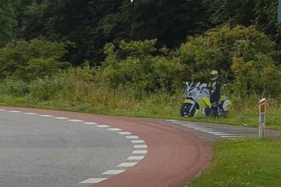 Сотрудники полиции в засаде 