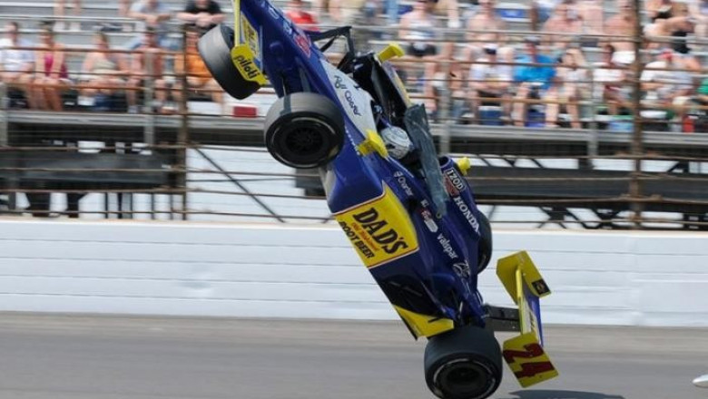 Когда задето колесо гоночного авто 