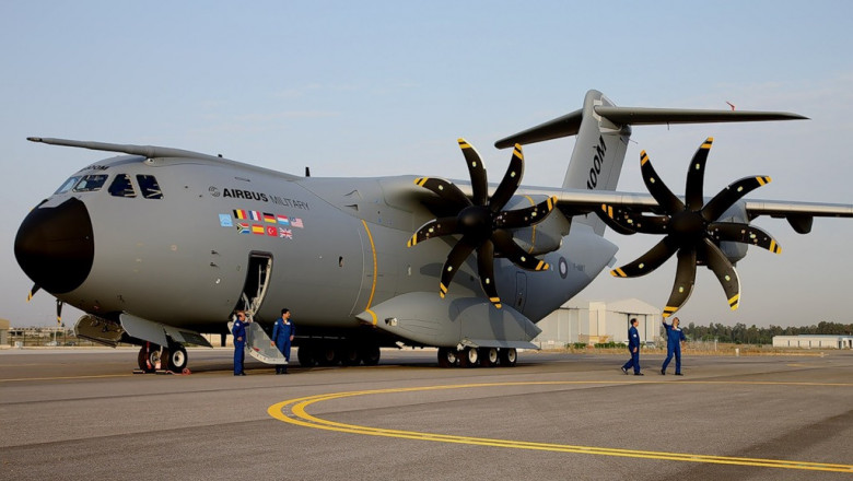 Почти вертикальный взлёт грузового самолёта 