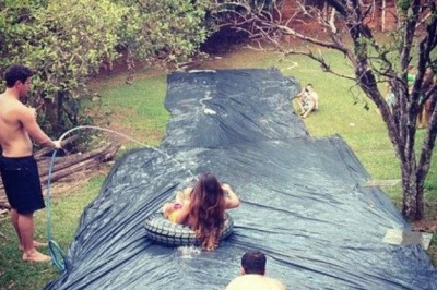 Ребята весело проводят время 