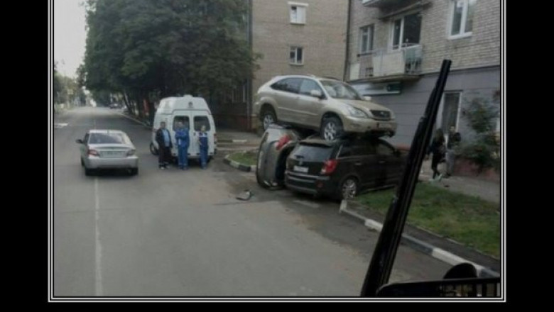 Двухуровневая автомобильная парковка