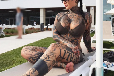 Нататуированная девушка 