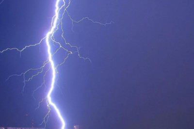 Бесстрашный норвежец снял молнию 