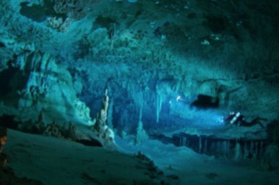 Подводная пещера  под полуостровом Юкатан в Мексике 