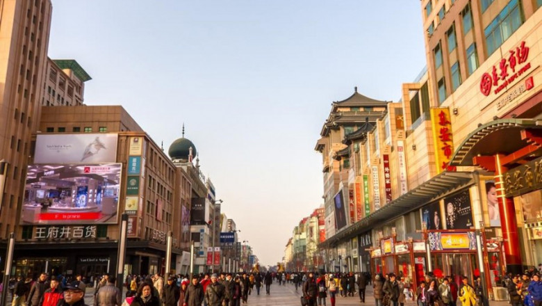 Китаянка родила на улице и пошла по магазинам 