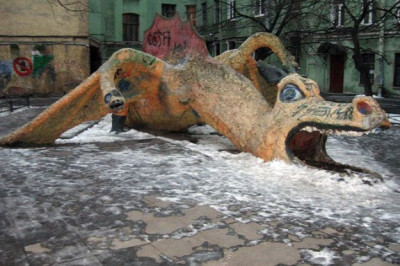 Жутковато на детский площадках 