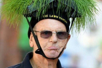 Странные люди на дорогах 