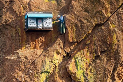 Подвесной магазин для скалолазов 