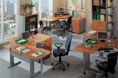 Одна в пустом кабинете