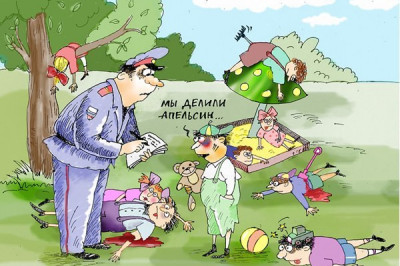 Маленький мальчик в речке купался