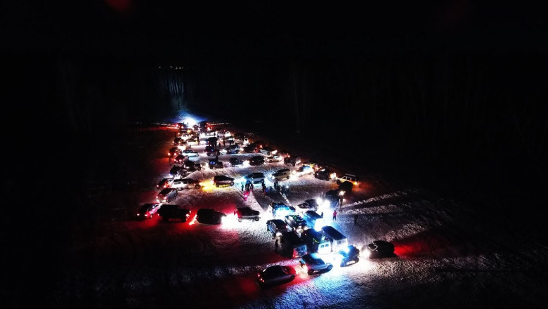 Ёлка из автомобилей 