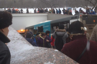 В Москве автобус протаранил людей