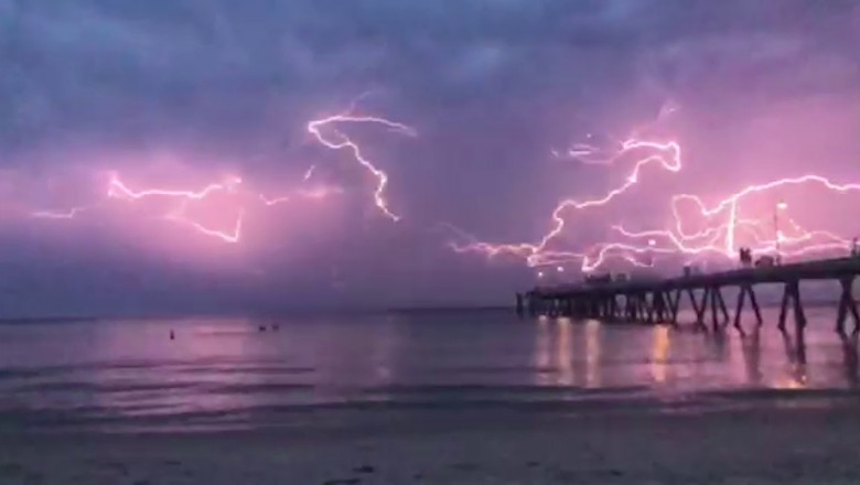 Завораживающий "танец молний "