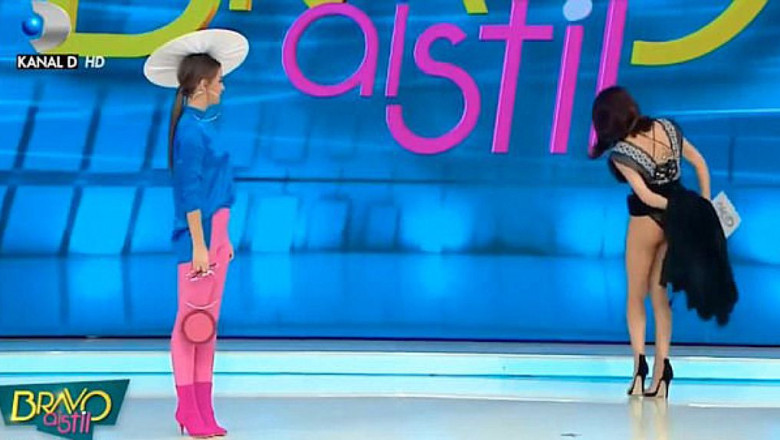 Испугавшись паука , телеведущая задрала юбку 