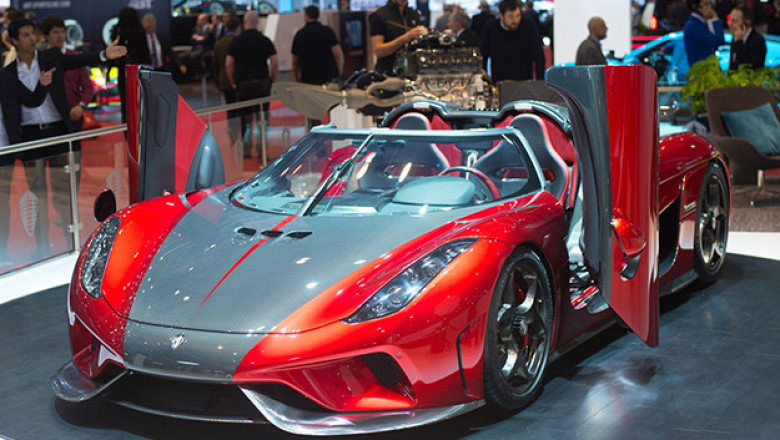 Жёсткое испытания гиперкара  Koenigsegg Regera  на дорожные столкновения 
