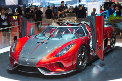 Жёсткое испытания гиперкара  Koenigsegg Regera  на дорожные столкновения 