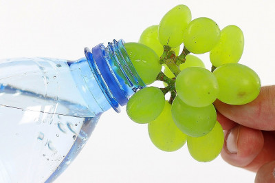 Шесть эффектных экспериментов с водой .