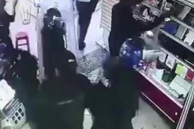 Во время рейда полицейские попались на краже 