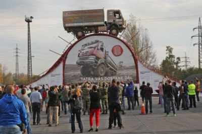 Удивительный трюк на грузовике 