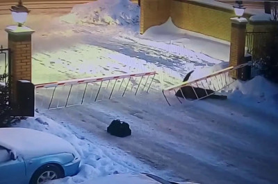 Неудачный прыжок через шлагбаум 