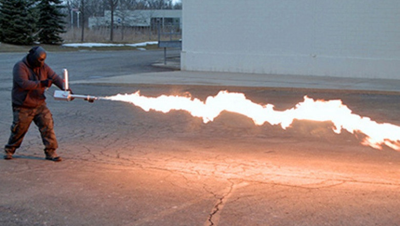 Освобождаемся от снега с помощью огнемёта