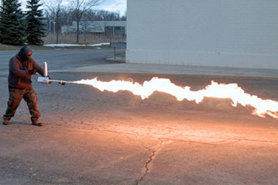 Освобождаемся от снега с помощью огнемёта