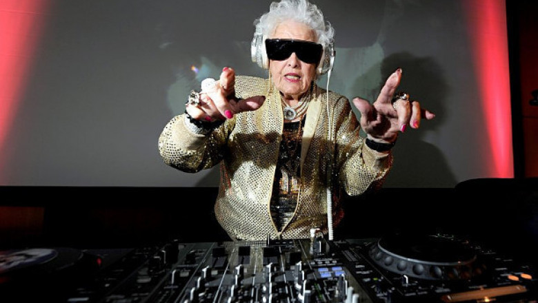 Бабули зажигают 