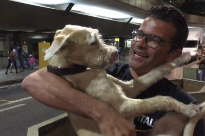 Трогательная встреча в аэропорту 