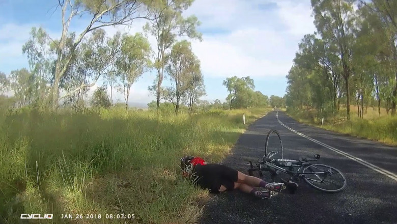 Кенгуру сбил велосипедиста 