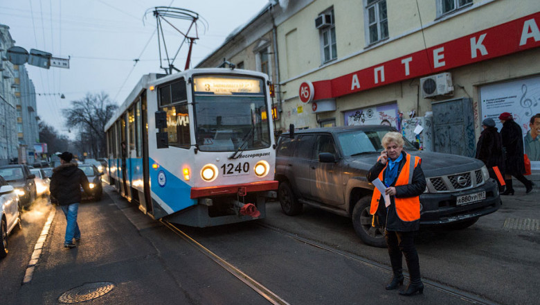 Трамвай "поддал" пешеходу 