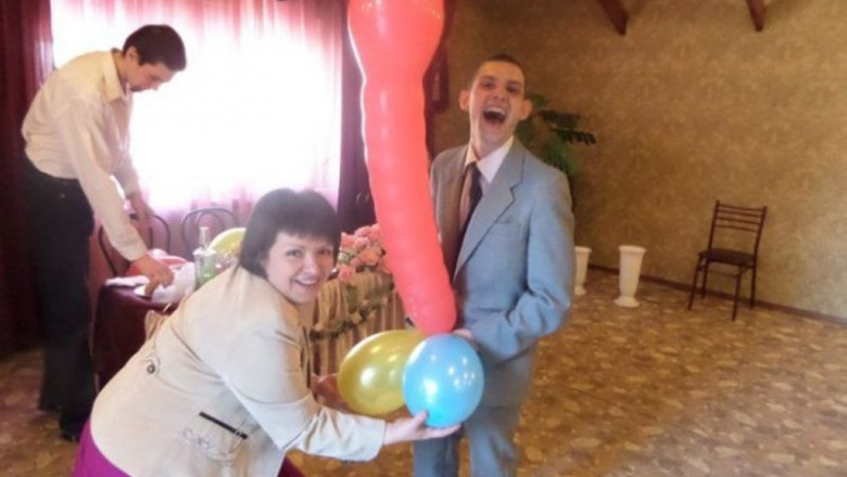 Эротично надуваем шарики !