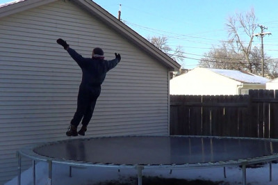 Что будет , если прыгнуть на батут  покрытый льдом ?!