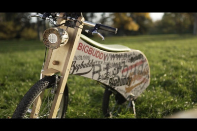 Деревянный велосипед с электродвигателем 