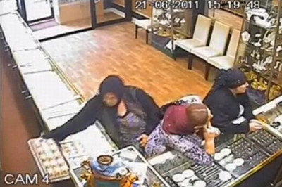 Надо снять этикетку 