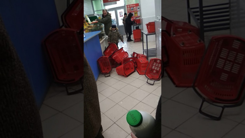 А что  тогда он дома вытворяет !?