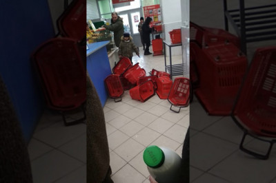 А что  тогда он дома вытворяет !?