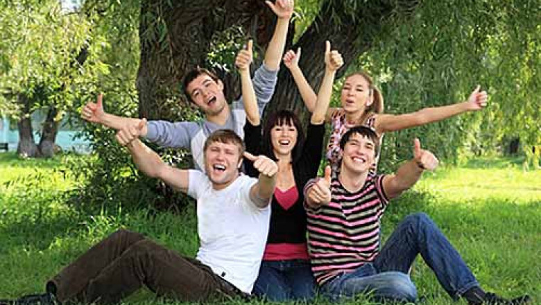 Друзья , любящие пошутить друг над другом 